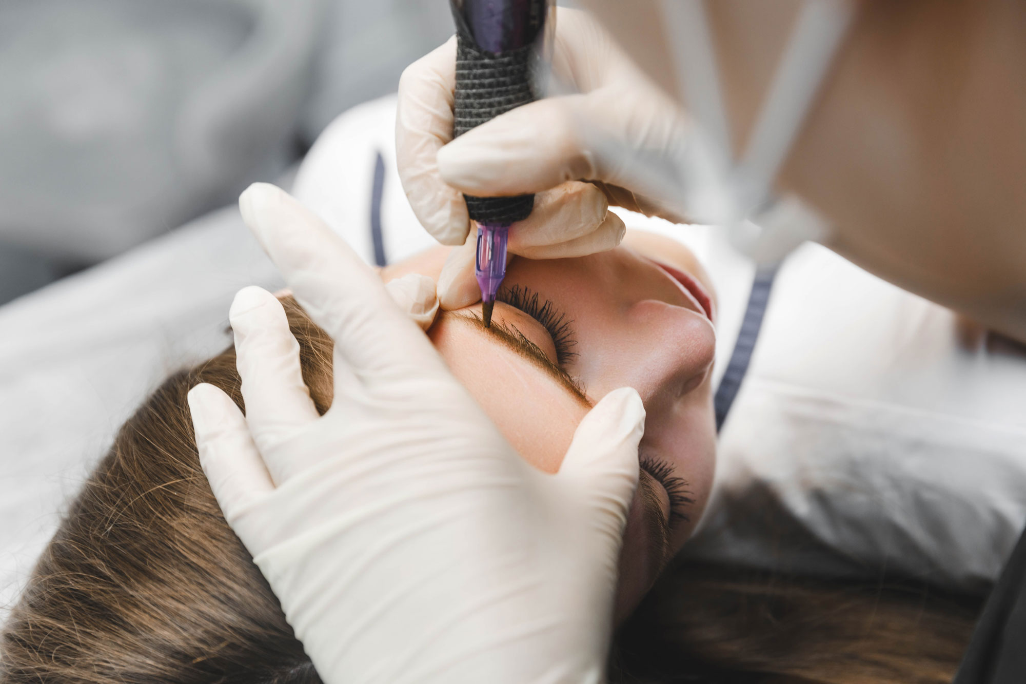 Microblading Korrekturbehandlung an einer Augenbraue im beautystudio Image in Hamm und Aachen 002
