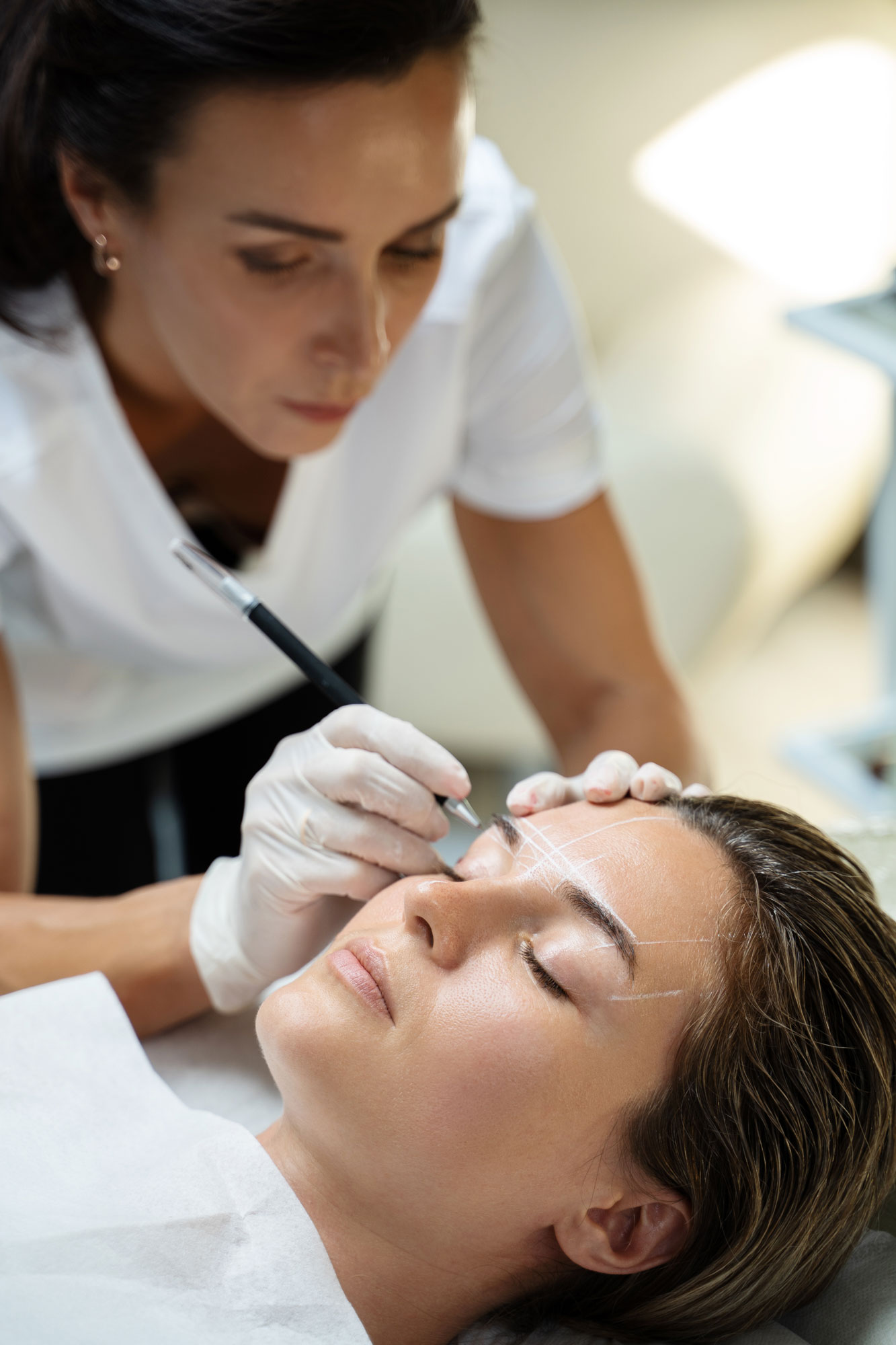 Microblading Behandlung an den Augenbrauen einer Kundin im beautystudio Image in Hamm und Aachen 002